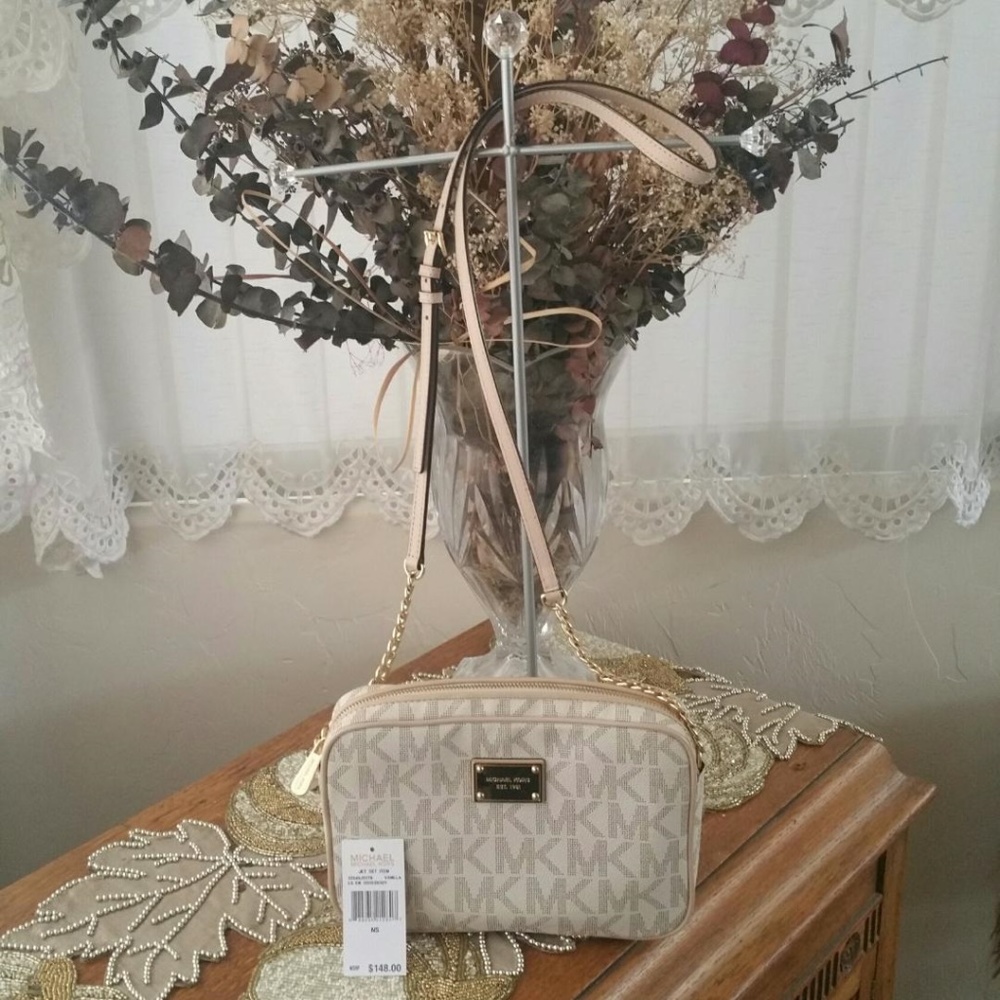 NWT Auth MMK Signature Jet Set Lg East Crossbody